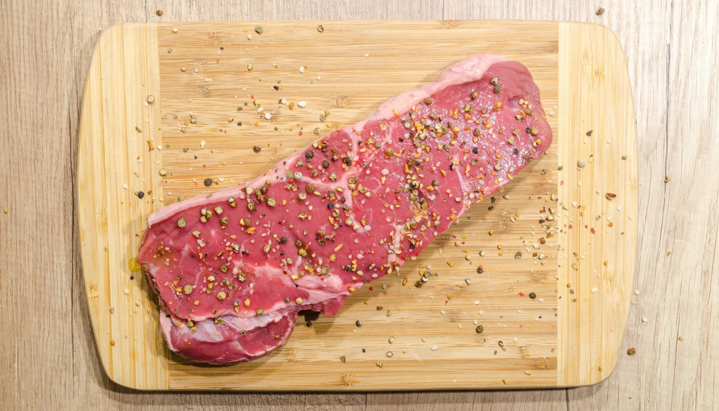 Cada preparo de carne deve ser temperado de um jeito: veja dicas para acertar