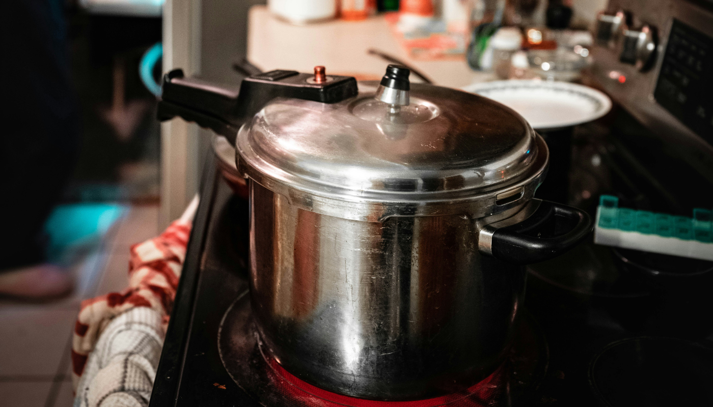 Medo da panela de pressão? 11 cuidados para tomar e evitar qualquer risco