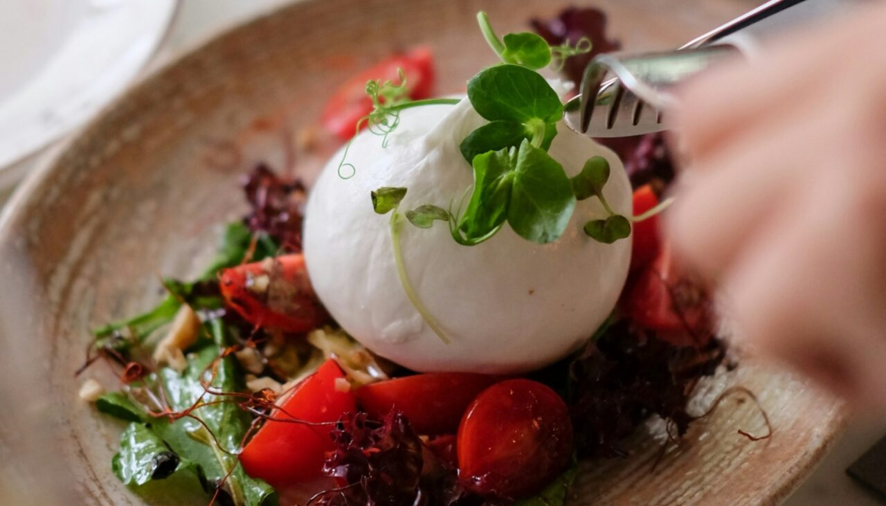 Como fazer burrata em casa com apenas 3 ingredientes Delicioso