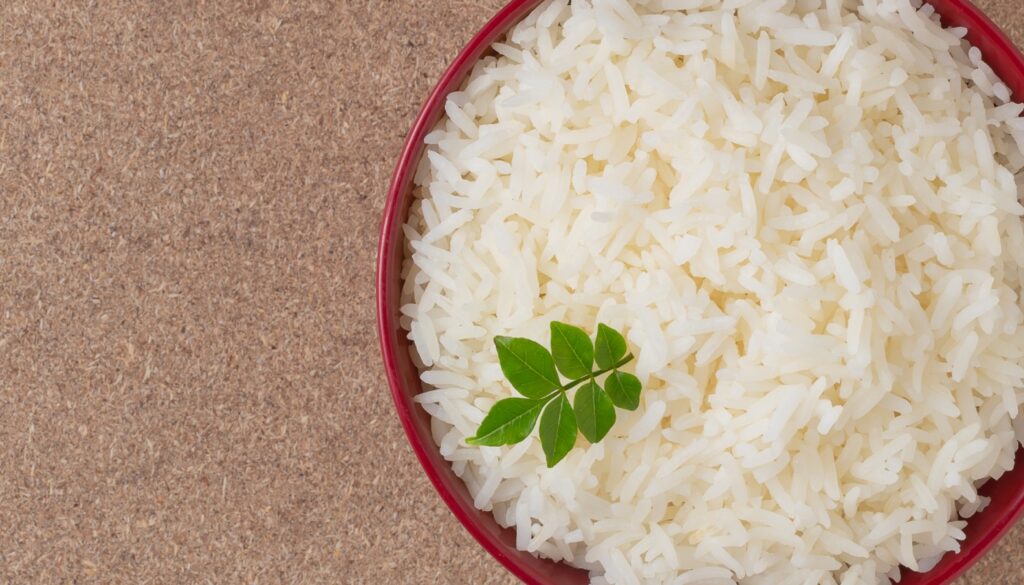 Arroz branco cozido (Crédito: jcomp/Freepik)
