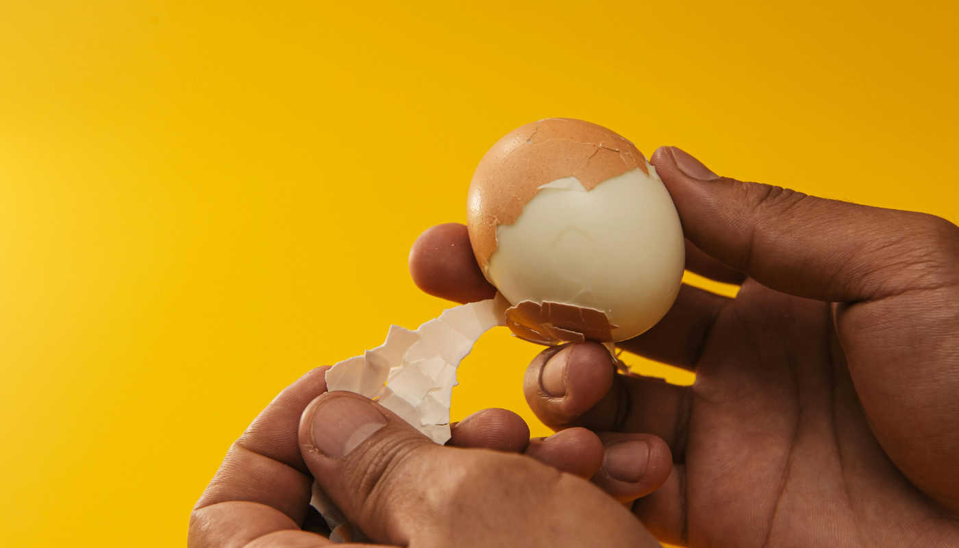 Como retirar casca de ovo de forma fácil: truque simples vai te ajudar!