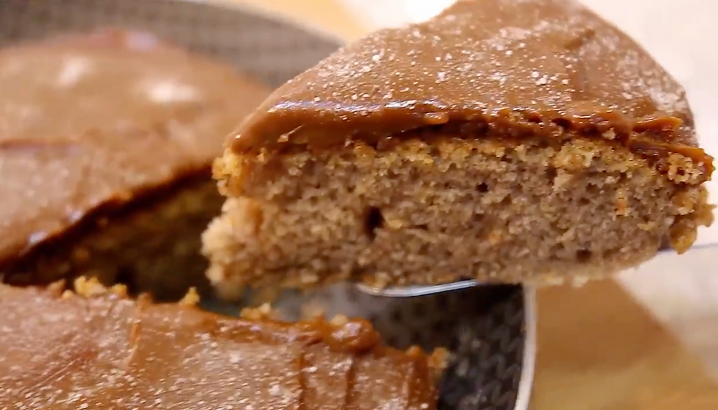 Como fazer bolo sem forno? Receita para frigideira é simples e deliciosa
