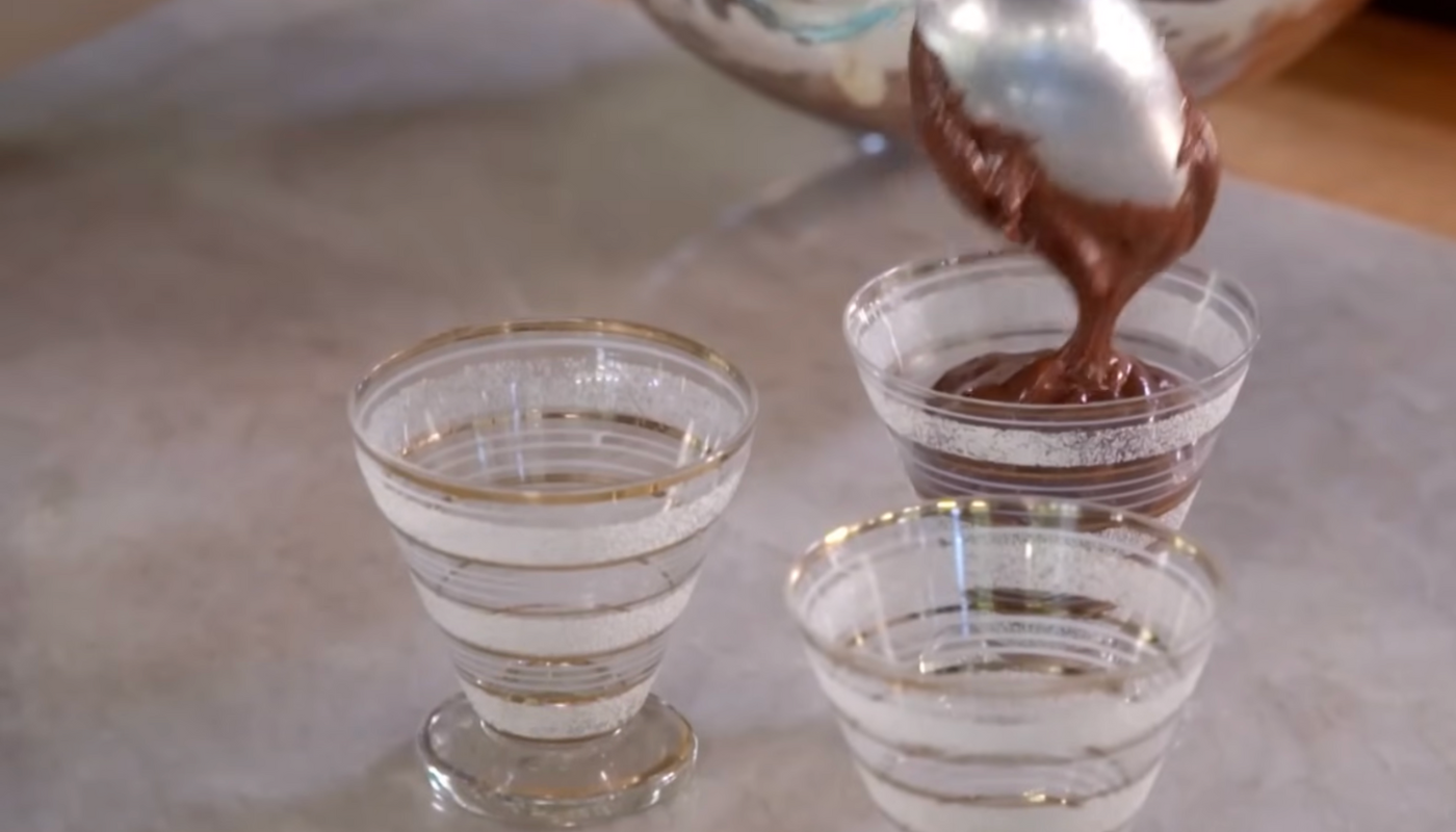 Receita original de mousse de chocolate igual a dos franceses: técnica faz toda a diferença