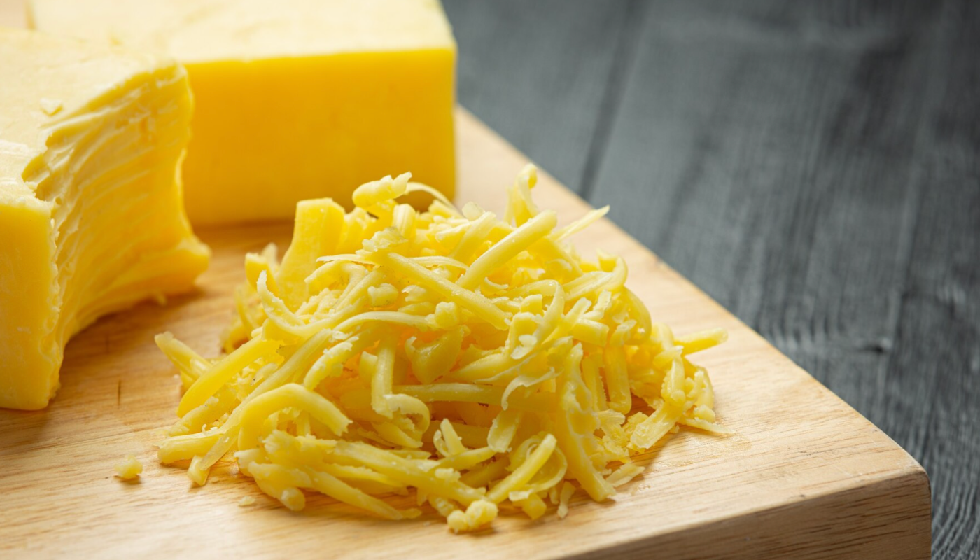 Como ralar queijos moles: truque caseiro para facilitar a rotina na cozinha