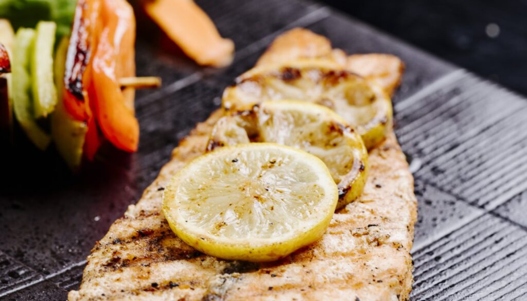Peixe assado (Crédito: azerbaijan_stockers/freepik)