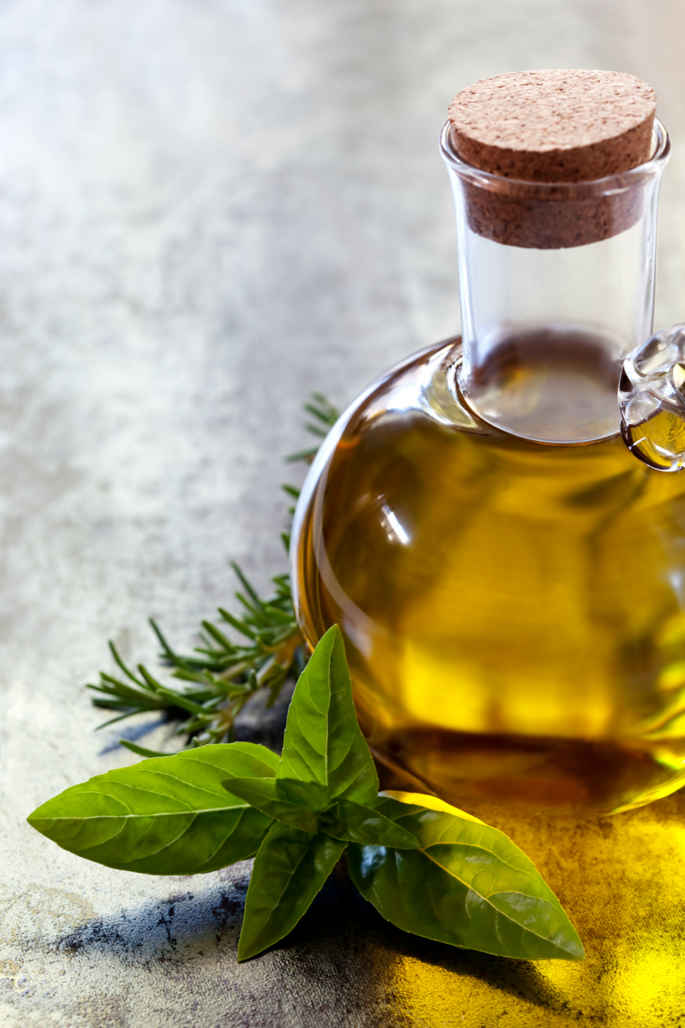 Azeite de manjericão delicioso: como preparar e quanto tempo pode armazenar?