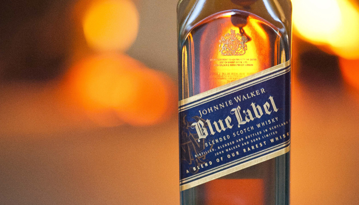 Como apreciar o whisky Johnnie Walker Blue Label com gelo