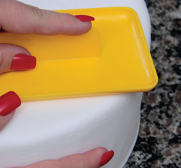 Passo a passo para fazer bolo de pasta americana decorado