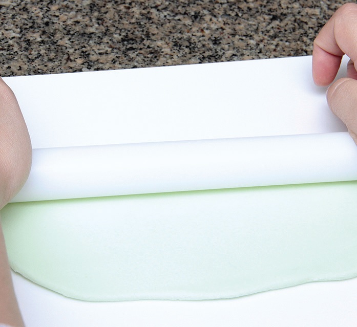 Aprenda a fazer um bolo decorado de margaridas