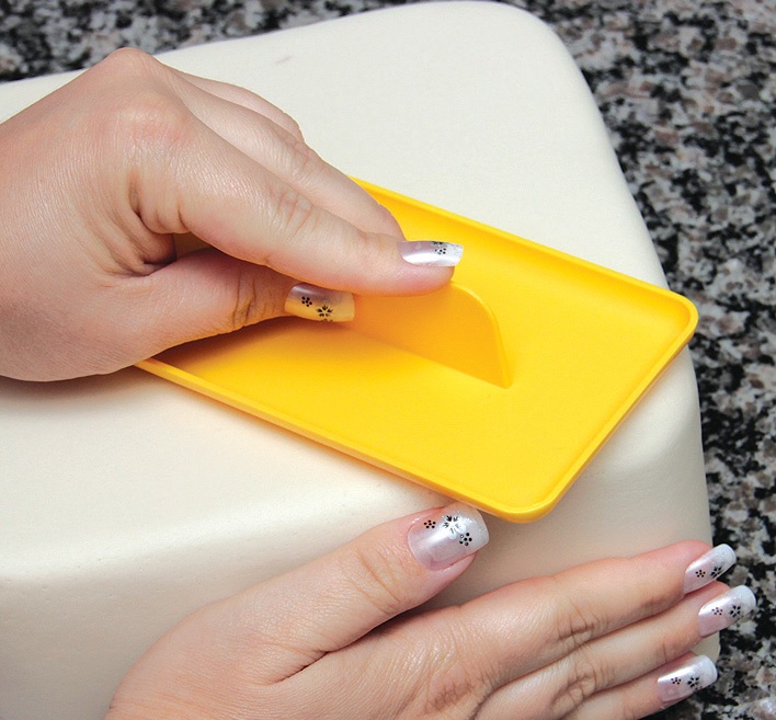 Passo a passo para fazer um bolo com decoração de oncinha
