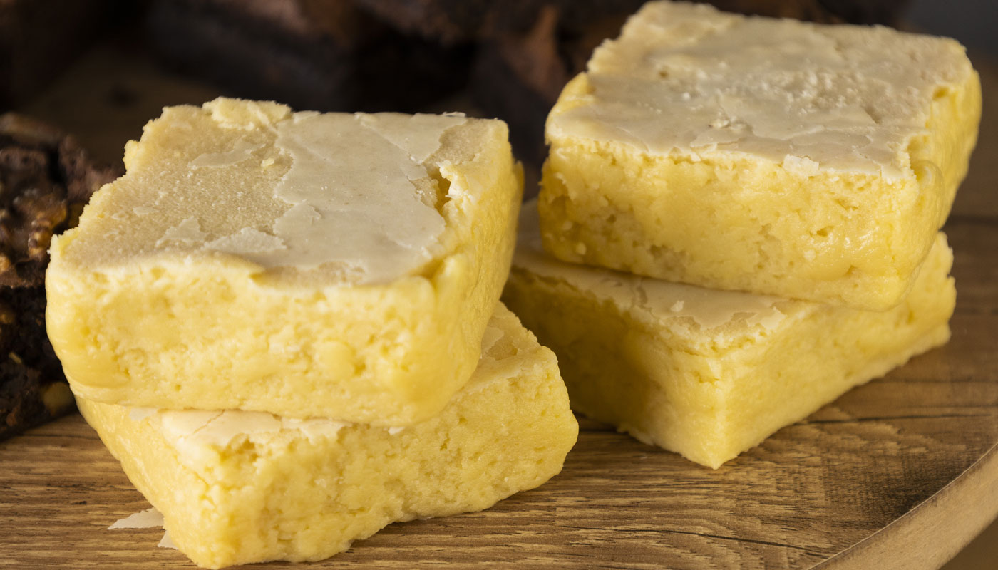 Brownie de chocolate branco com frutas vermelhas: veja como preparar esta delícia