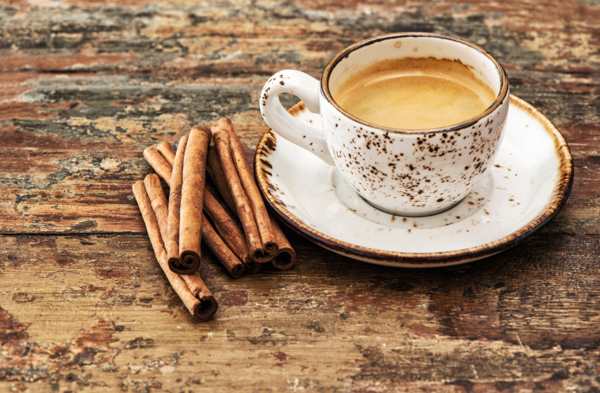 Truquezinho esperto para fazer café com canela ainda mais gostoso
