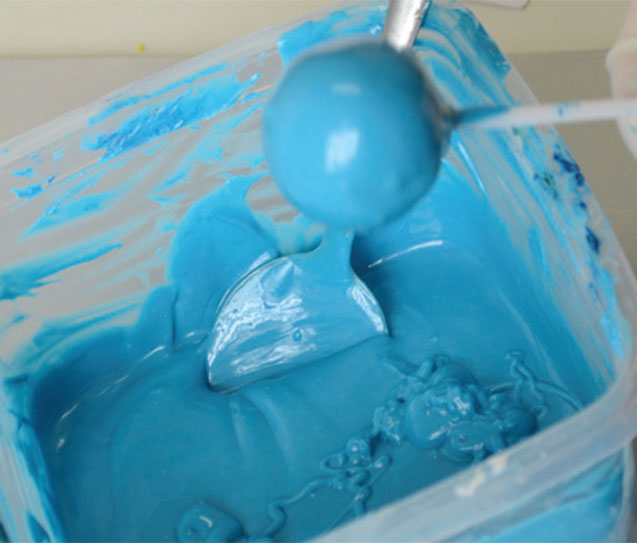 Cake pop decorado para festa infantil