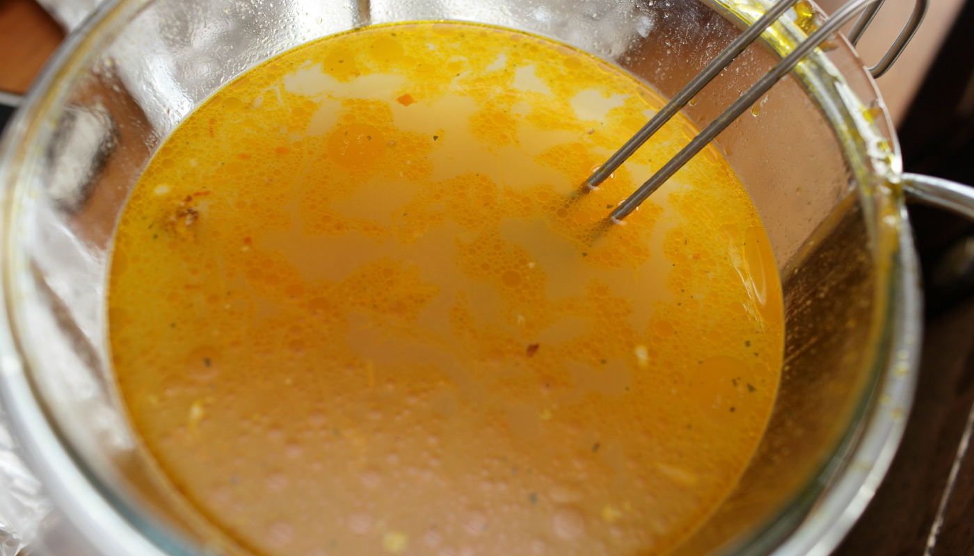 Toda a gordura de ensopados e sopas pode ser retirada das receitas: rápido e fácil