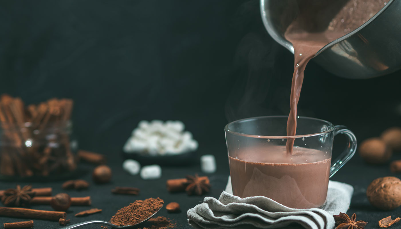 Como fazer chocolate quente: 6 receitas fáceis com Ninho, canela, tipo suíço e mais