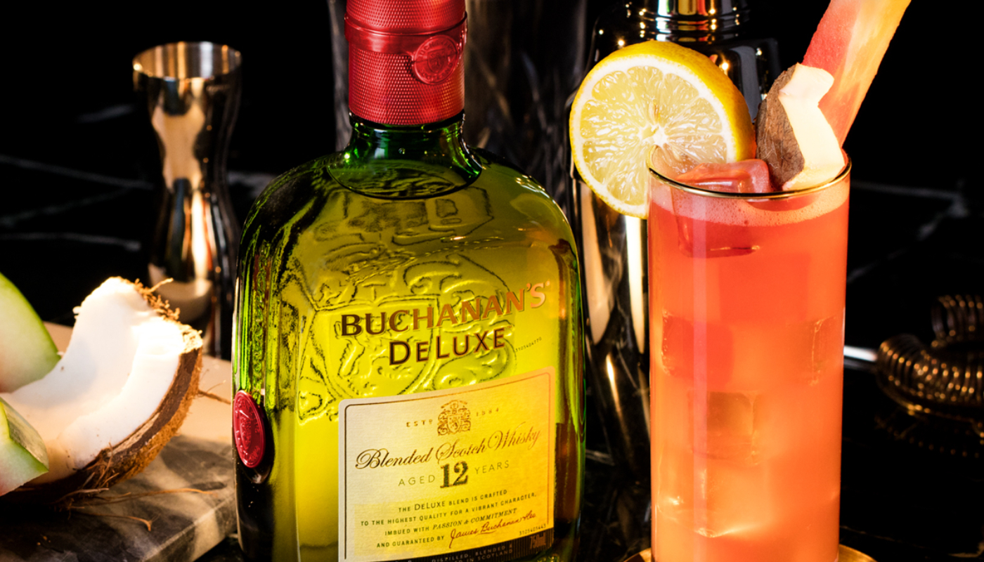 Aprenda a preparar 2 drinks refrescantes com Buchanan’s DeLuxe