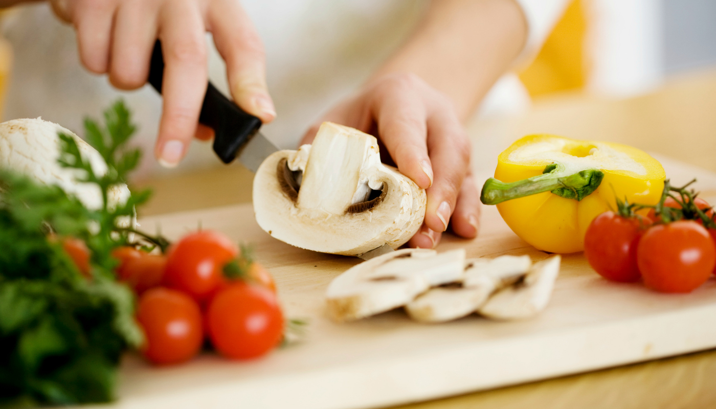 Tutorial com 5 dicas te ensina a manusear a faca direitinho para cada tipo de alimento