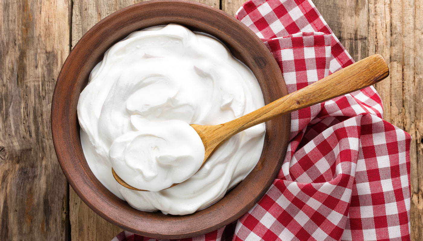 Como transformar iogurte tradicional em iogurte grego em casa