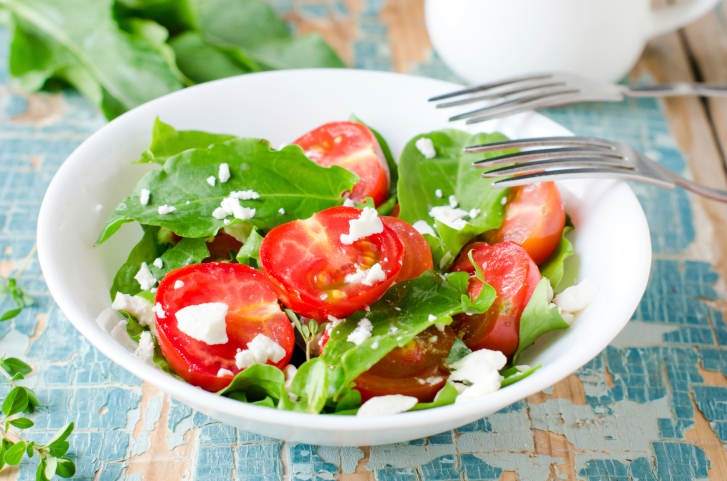 3 molhos para salada que vão fazer você amar alimentos saudáveis