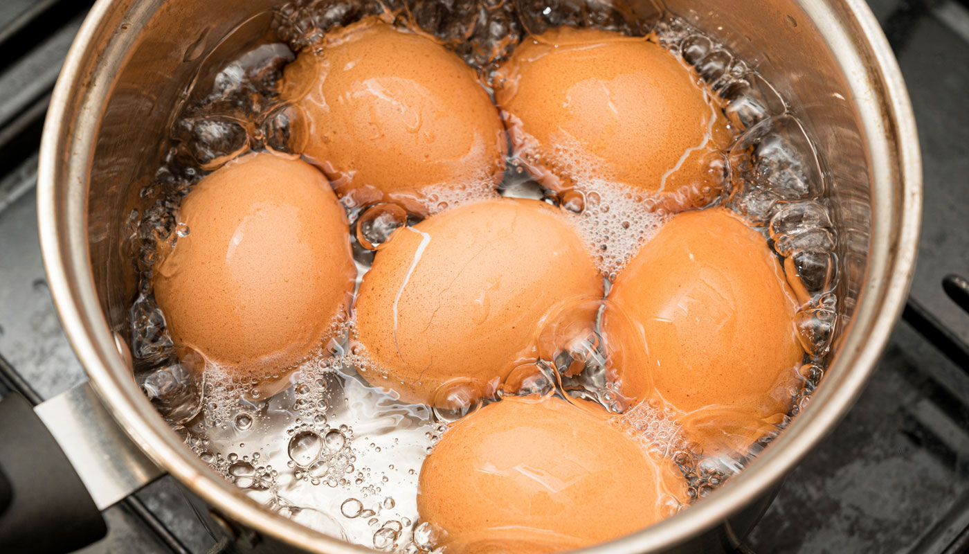 Casca do ovo rachou? Com esta dica simples, você ainda pode cozinhá-lo sem medo