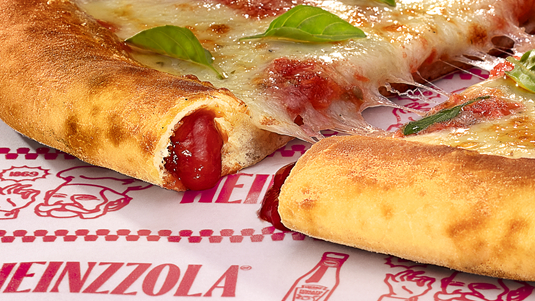 Marca cria borda de pizza que já vem recheada de ketchup: está disponível em 5 pizzarias no Brasil