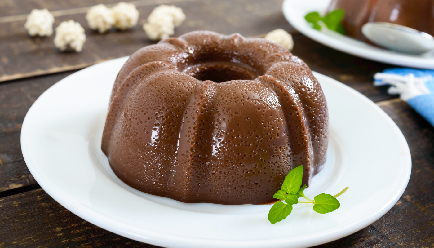 Pudim de chocolate bem cremoso é opção de sobremesa bem fácil de fazer: receita