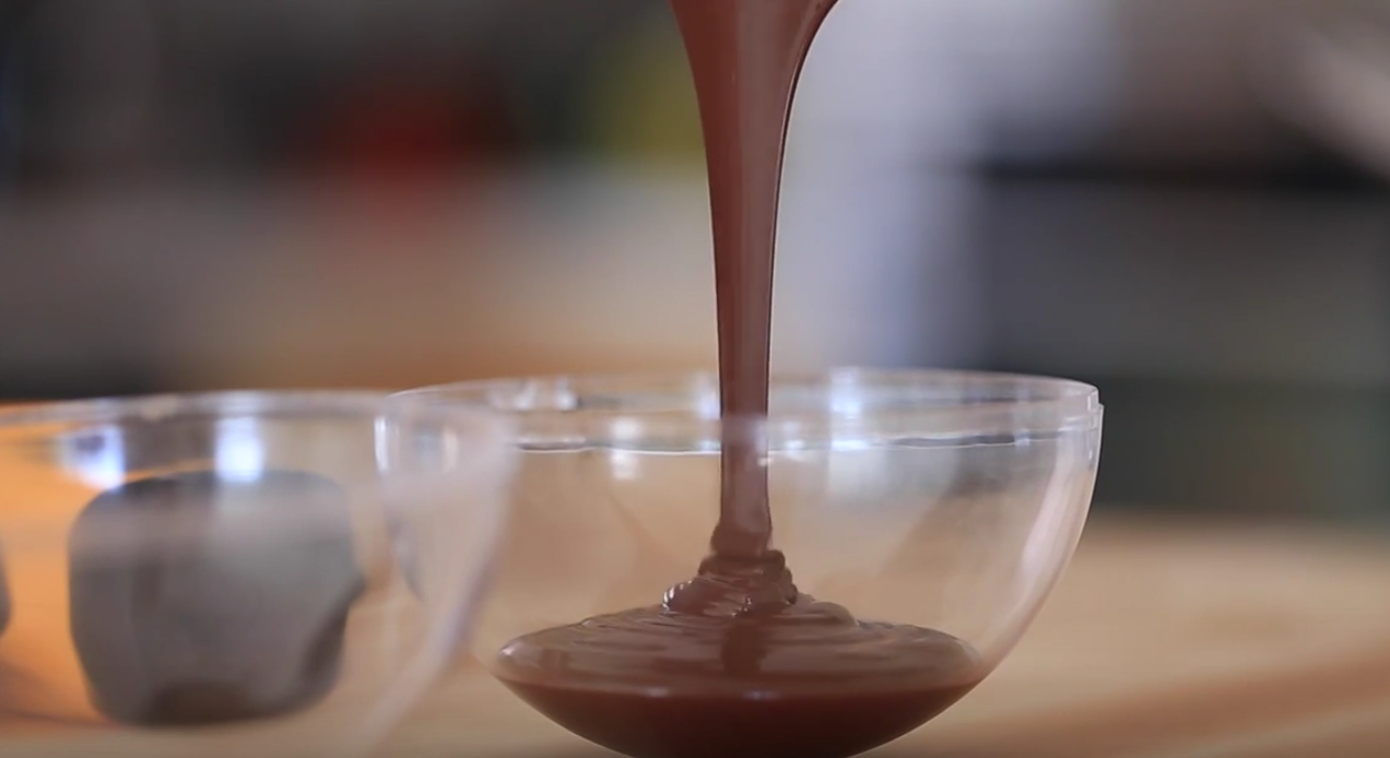 The Chocolate Ball: conheça a sobremesa-surpresa que “surge” diante dos seus olhos