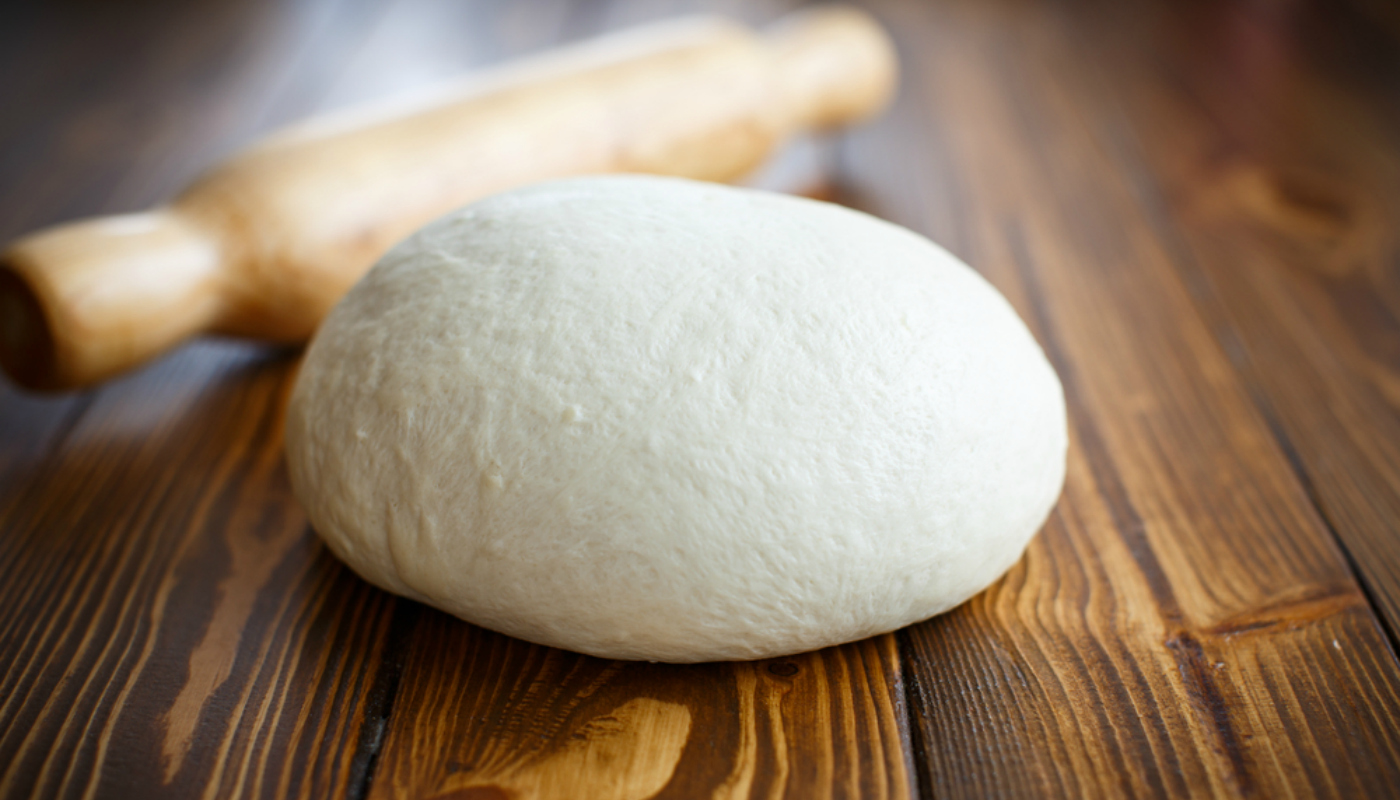Tem um tipo de mesa ideal para abrir a massa do macarrão caseiro: dicas de chef