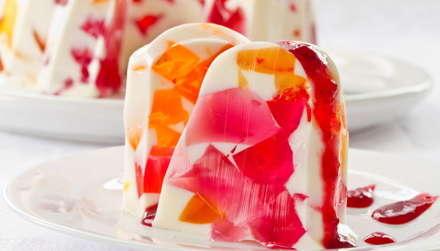 Como fazer gelatina colorida sem complicação: doce leva leite condensado e creme de leite