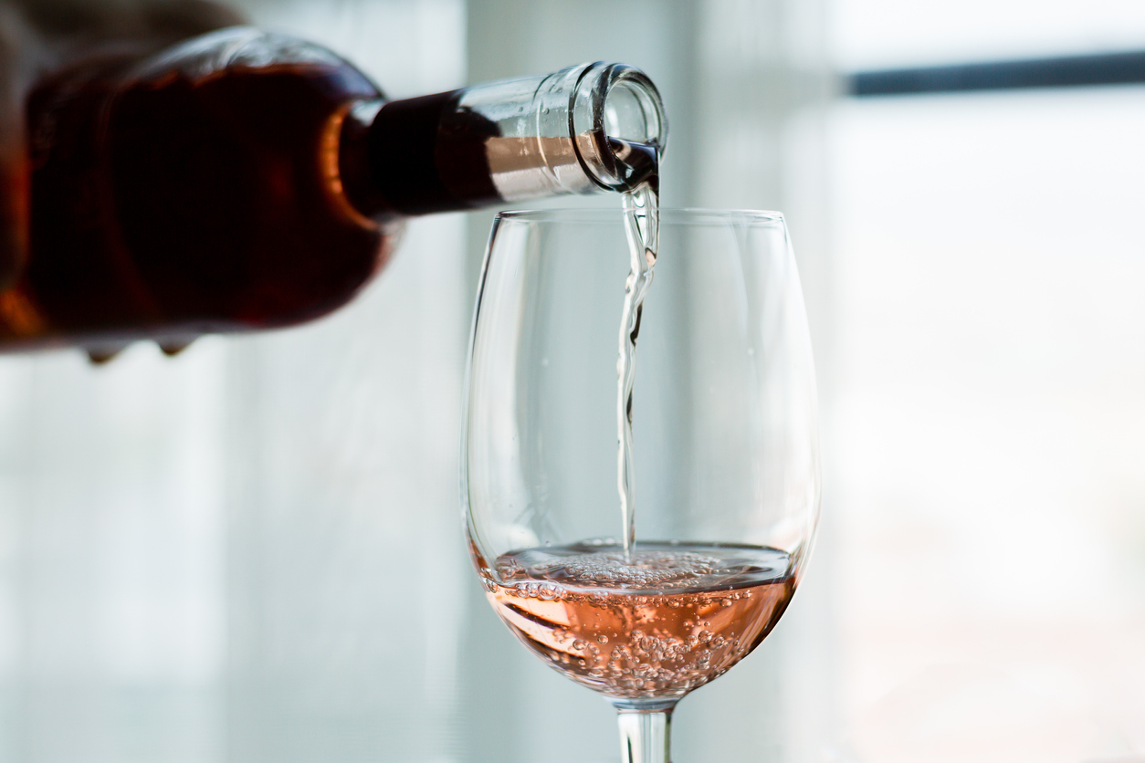 Cheirar a rolha é melhor jeito de saber se vinho está bom
